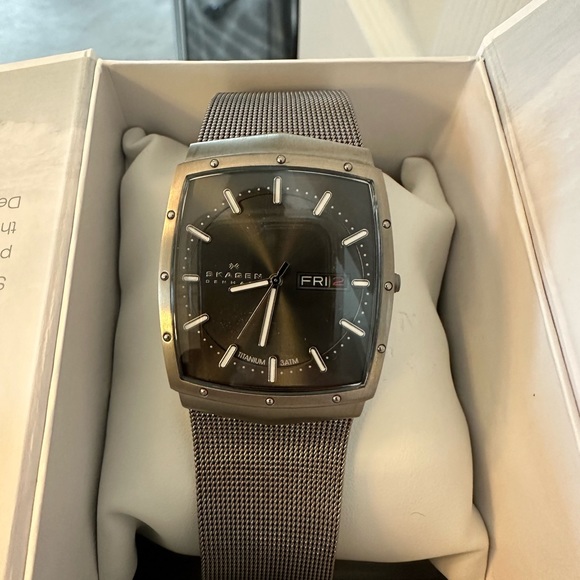 Men’s titanium watch BRAND NEW in box - Picture 3 of 5